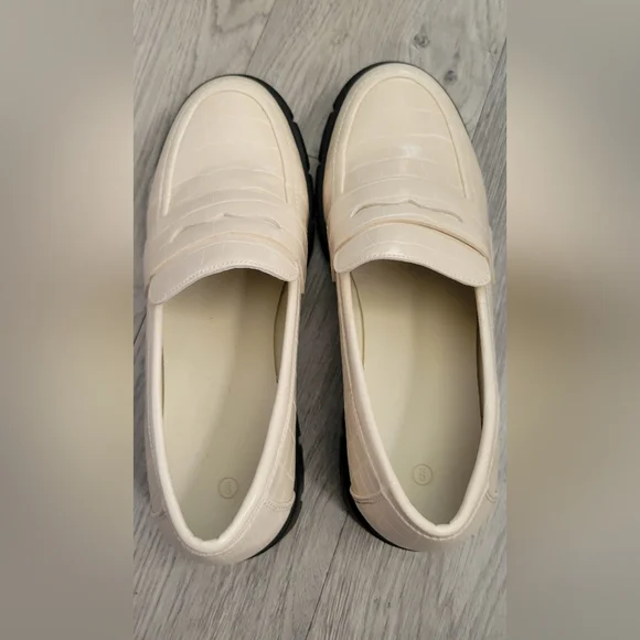 ZBY Embossed Croc Off-white Penny 2.25" Platform Lug Loafer Heel,  Women's US 9 - Picture 11 of 15